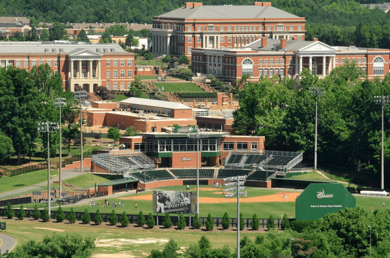 2 Dead, 4 Injured in Shooting on UNC Charlotte’s Campus