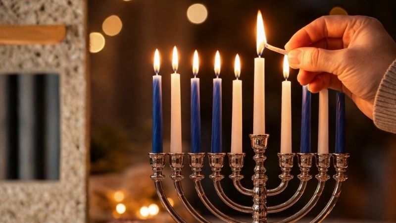 Jews and Muslims Embrace at Vigils for Those Killed in Bondi Beach Terror Attack